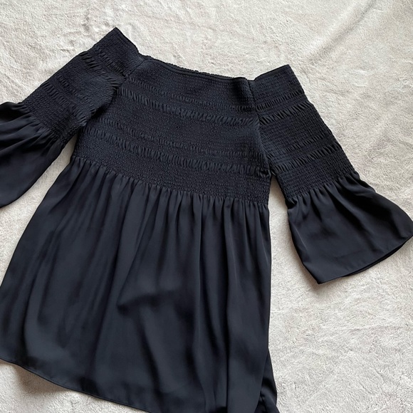 Aritzia Babaton Grantland Off Shoulder Smocked Blouse - Picture 6 of 10